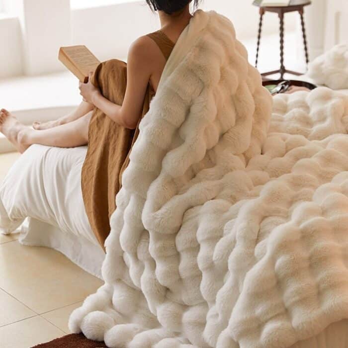 rabbit-faux-fur-blanket-blanket (5)