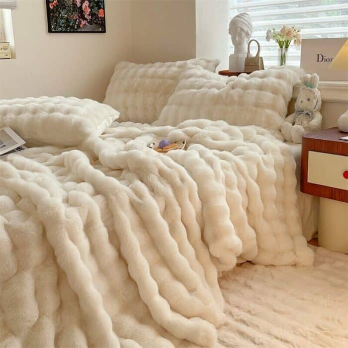rabbit-faux-fur-blanket-blanket (4)