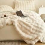 rabbit-faux-fur-blanket-blanket (6)