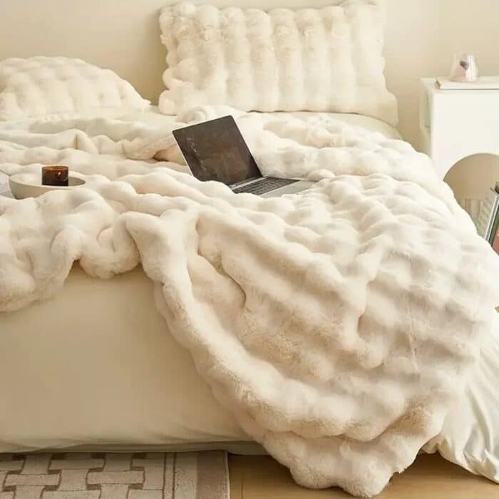 rabbit-faux-fur-blanket-blanket (6)