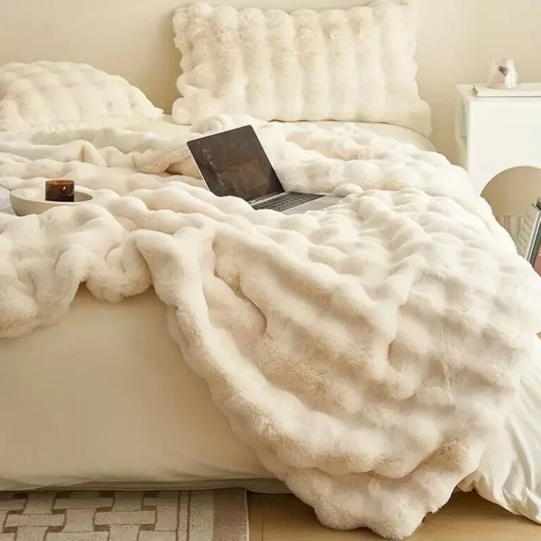 rabbit-faux-fur-blanket-blanket (6)