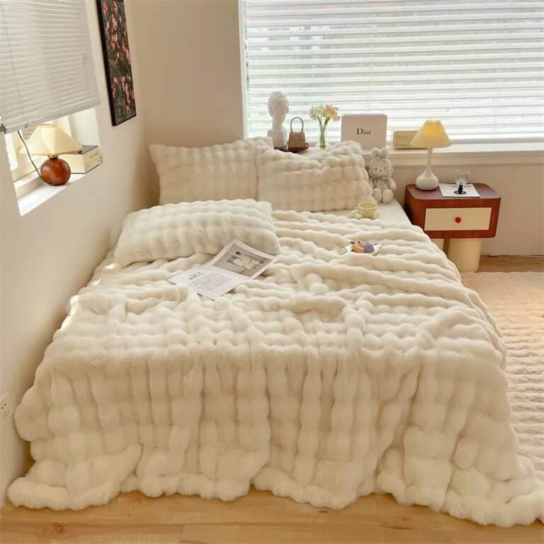 rabbit-faux-fur-blanket-blanket (8)