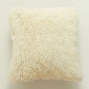Housse de coussin en fourrure