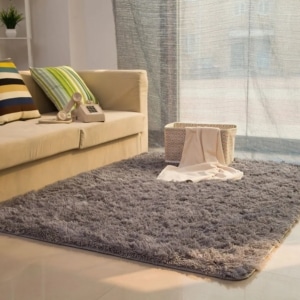 Tapis gris poil long (clair ou foncé)