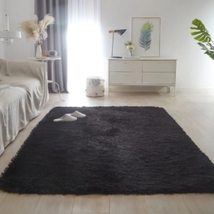 Tapis noir poil long