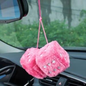 Dés fourrure voiture​